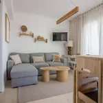 New Stunning Apartment With Parking &Pool!