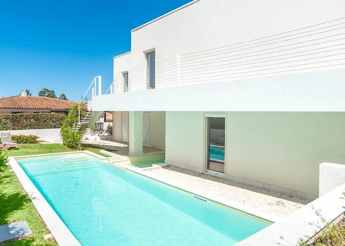 New Stunning Apartment With Parking &Pool!