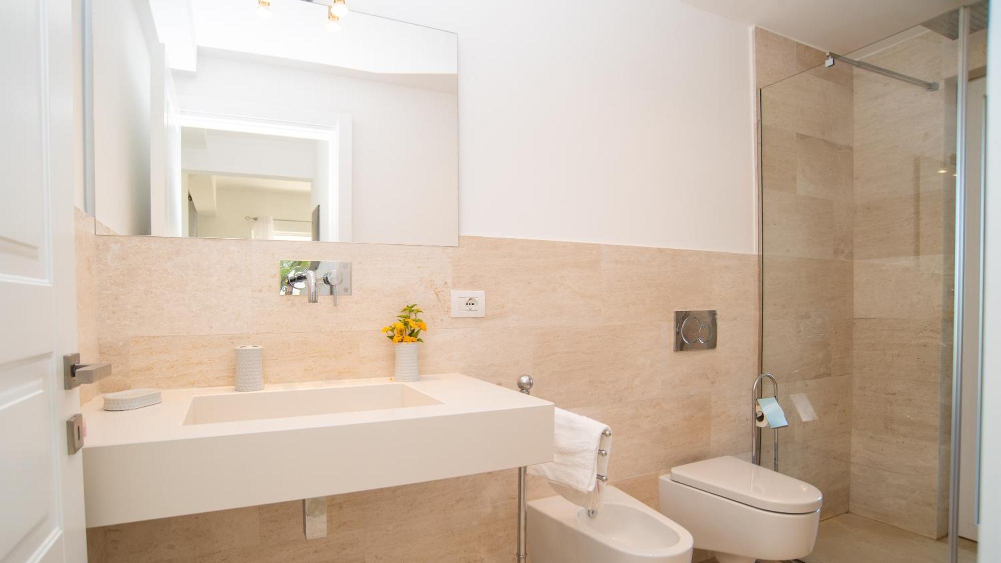 Apartment New Stunning Apartment With Parking &Pool! *