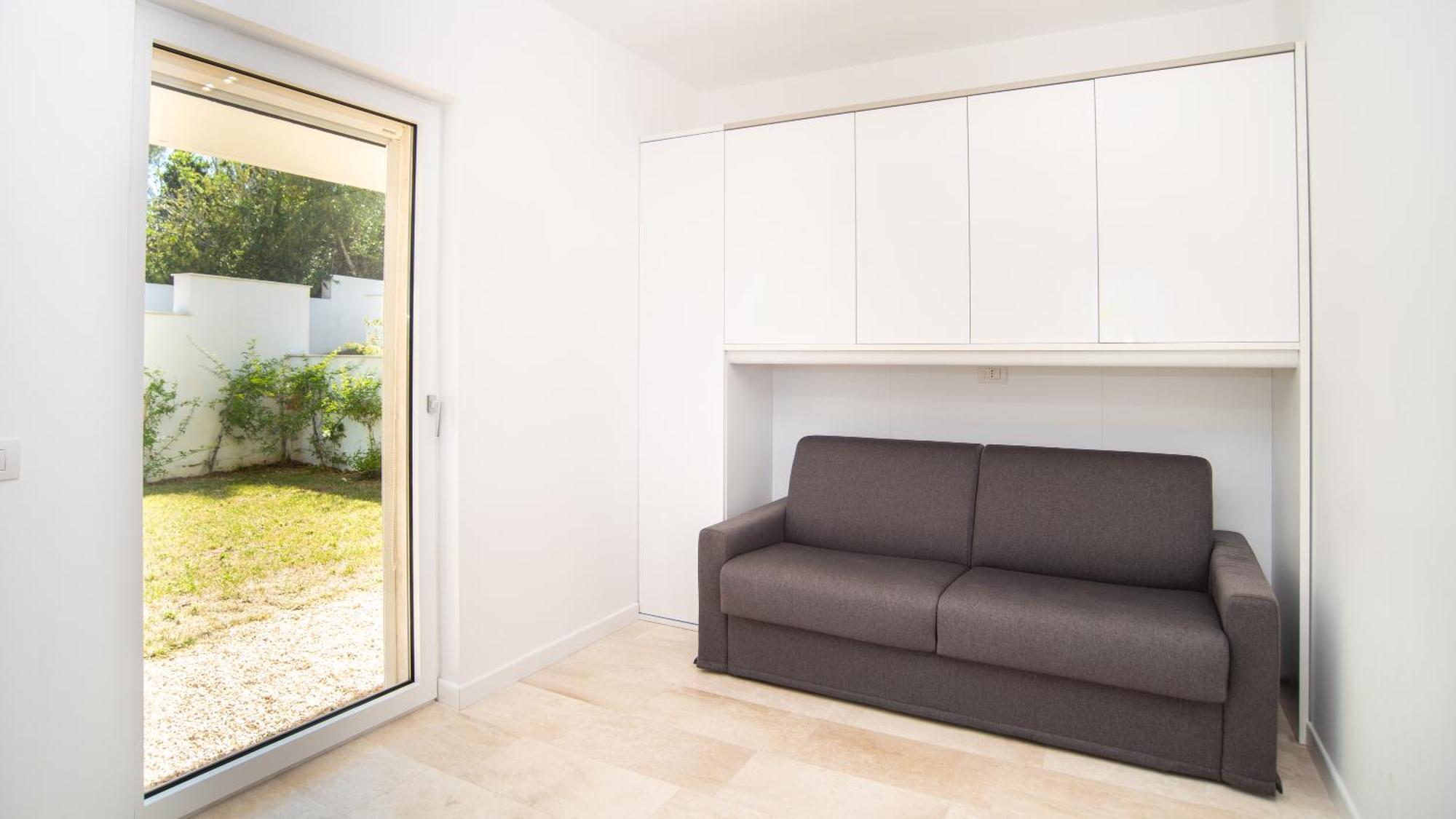 New Stunning Apartment With Parking &Pool!