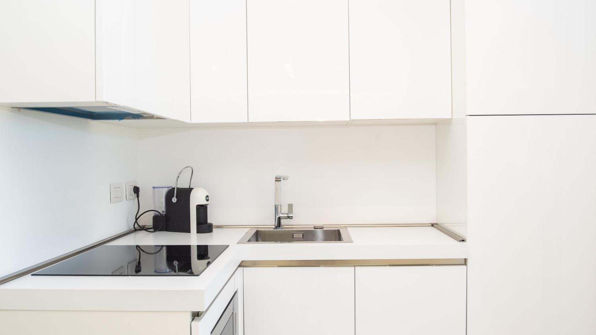 New Stunning Apartment With Parking &Pool! Apartment