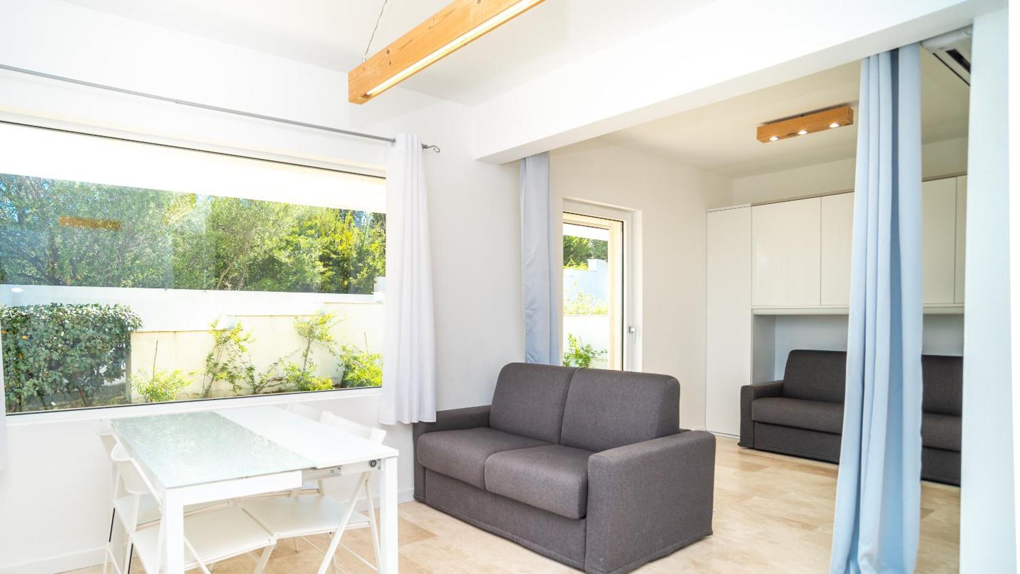 Apartment New Stunning Apartment With Parking &Pool!