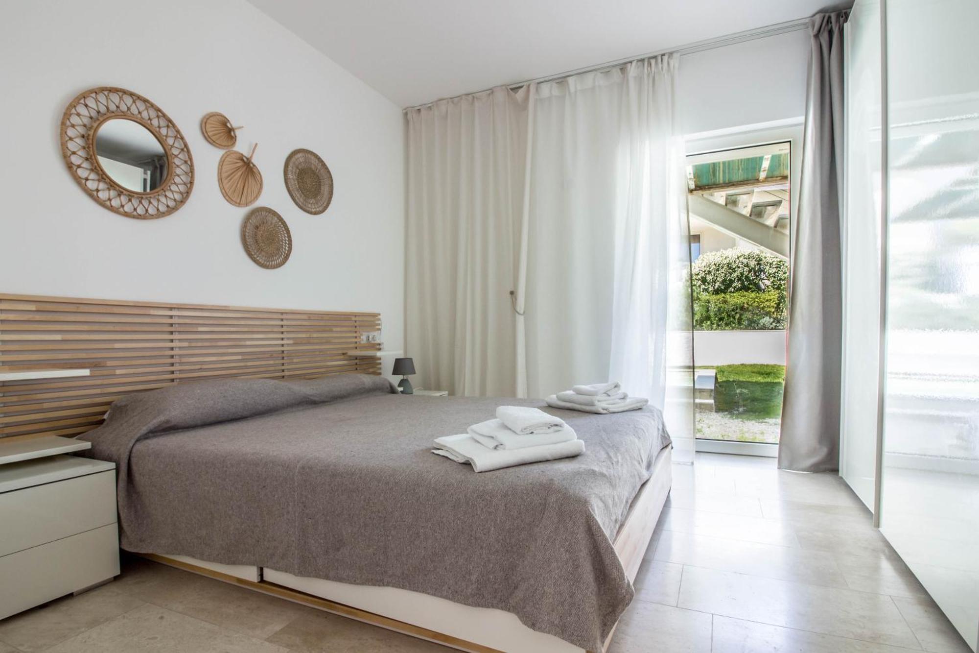 Apartment New Stunning Apartment With Parking &Pool! *