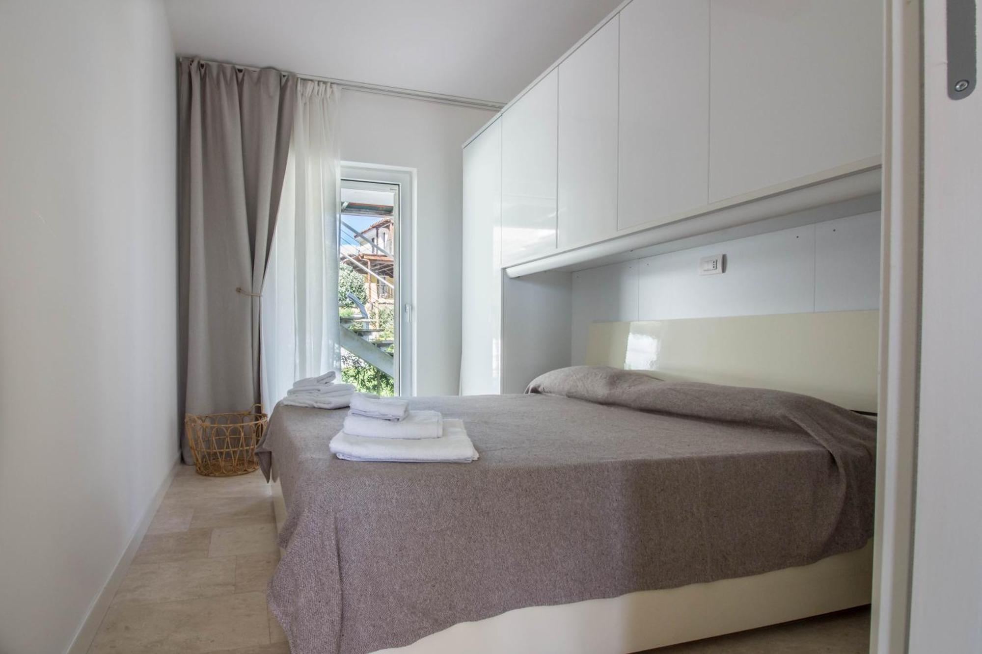 New Stunning Apartment With Parking &Pool!