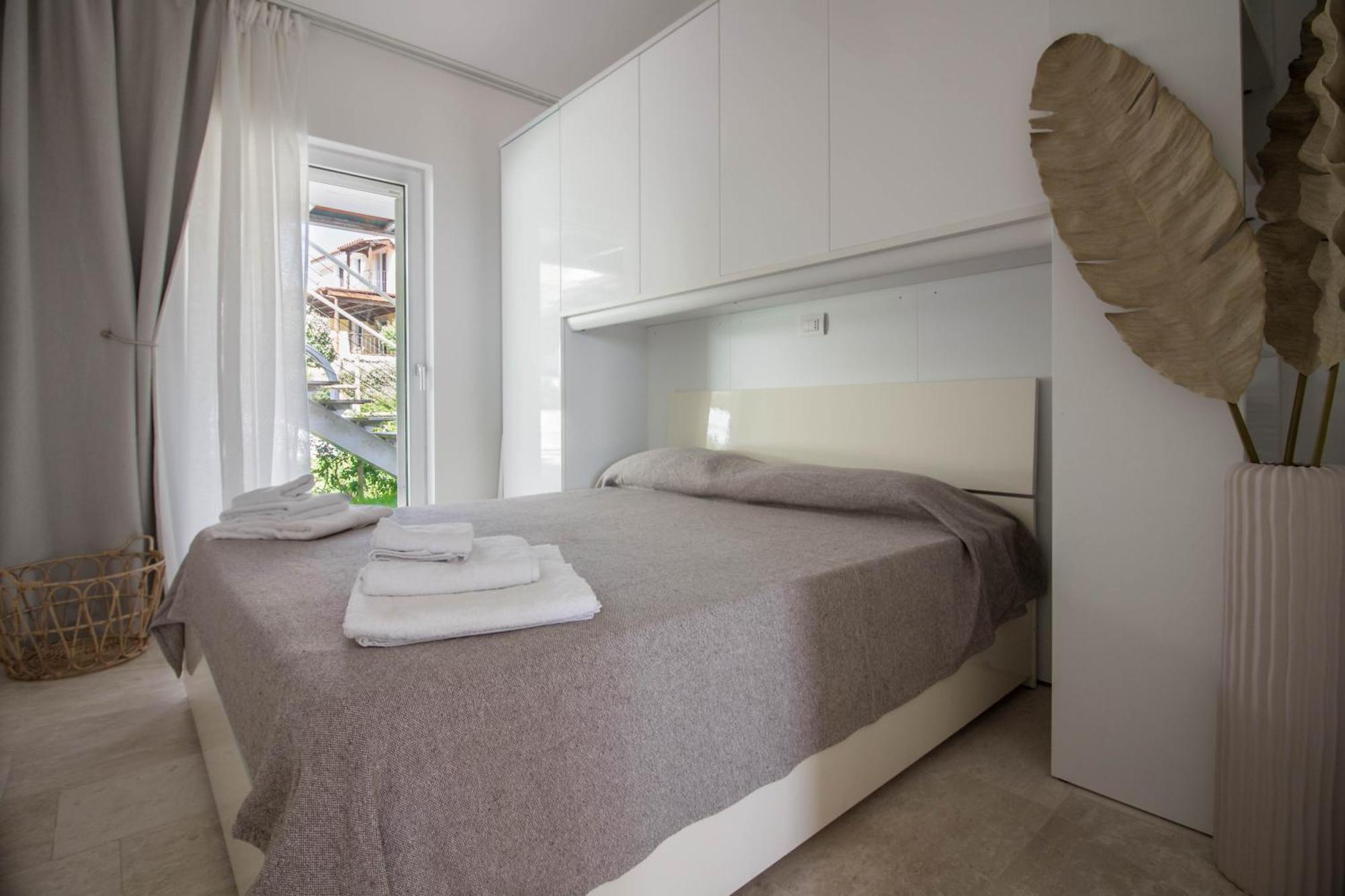 New Stunning Apartment With Parking &Pool! Apartment