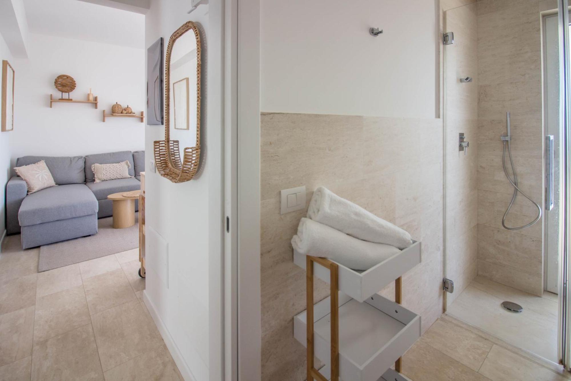 New Stunning Apartment With Parking &Pool! Apartment *