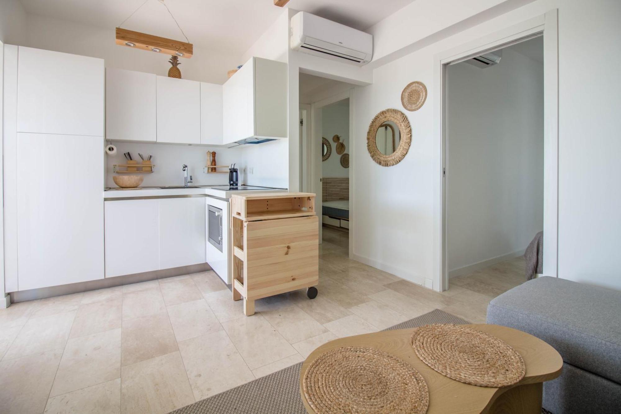 New Stunning Apartment With Parking &Pool! *
