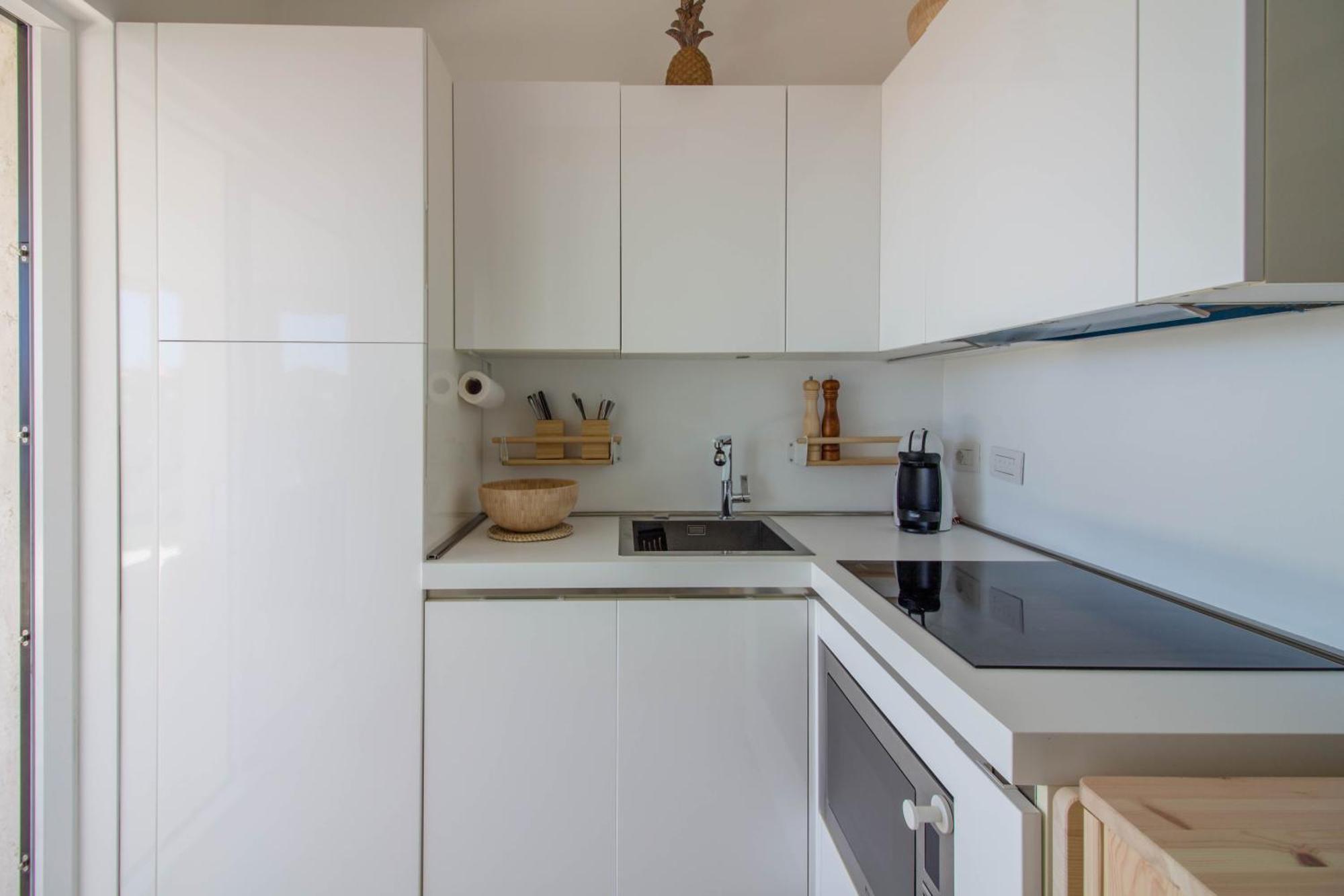 New Stunning Apartment With Parking &Pool!