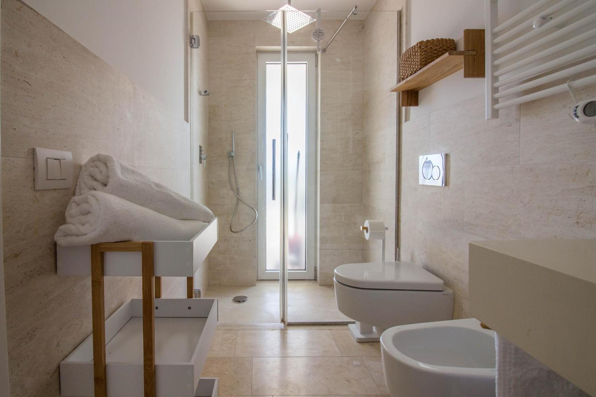 New Stunning Apartment With Parking &Pool! Apartment
